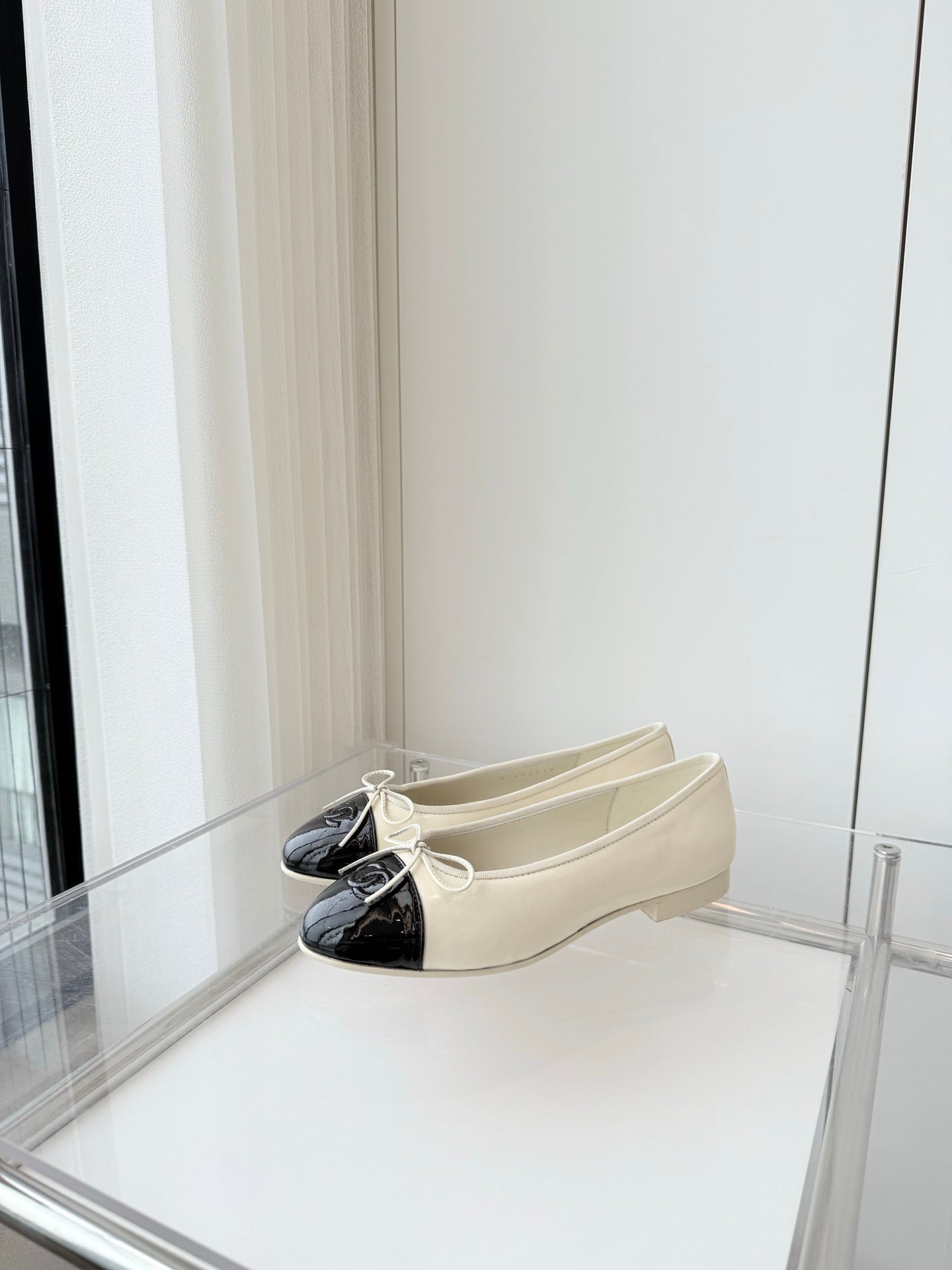CHANEL Ballet Flat White Leather 238770
