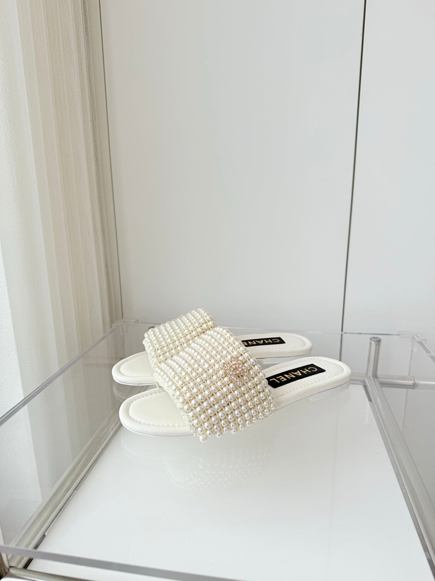 CHANEL 25 Slippers White Leather 238743