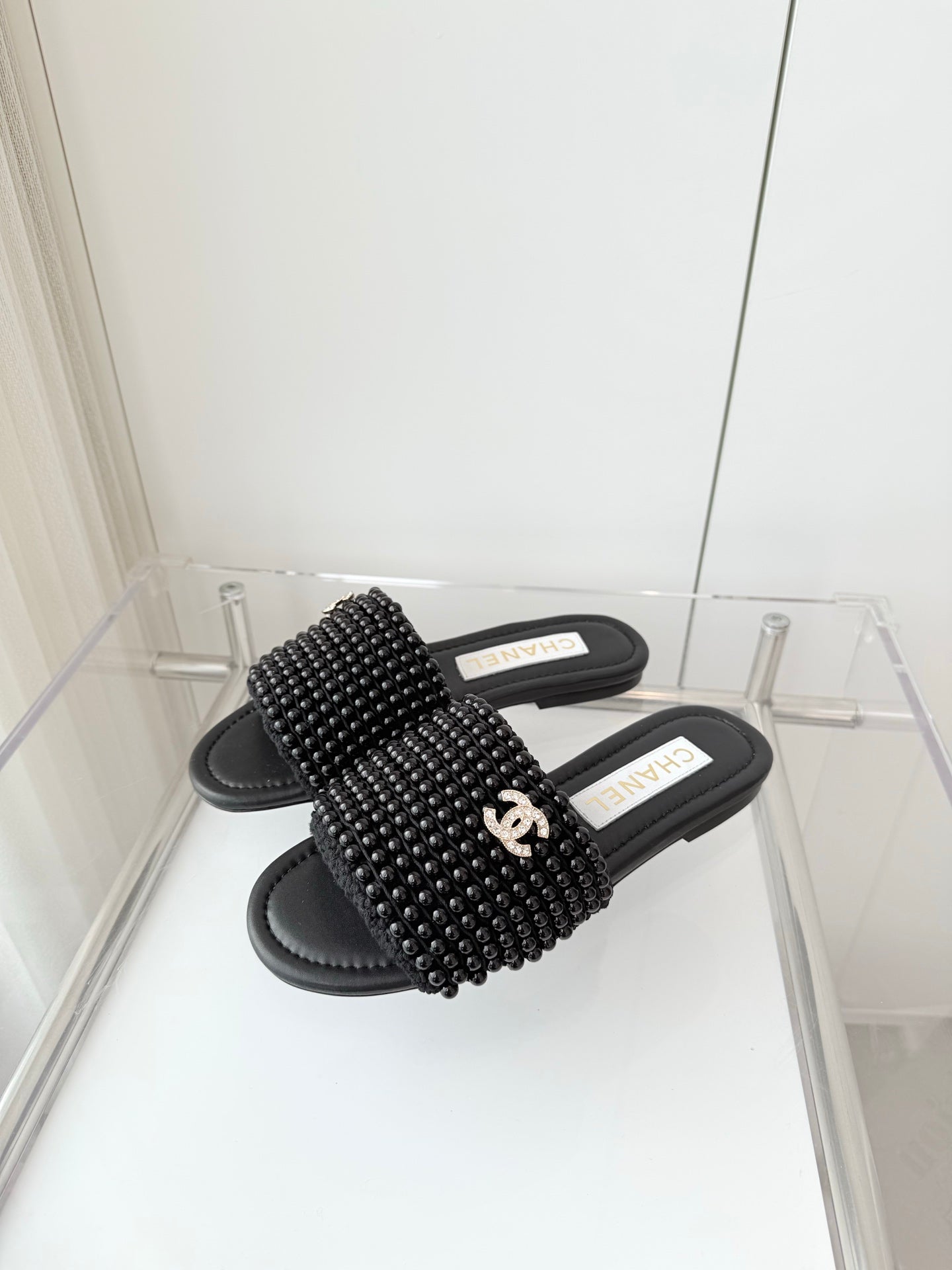 CHANEL 25 Slippers Black Leather 238742