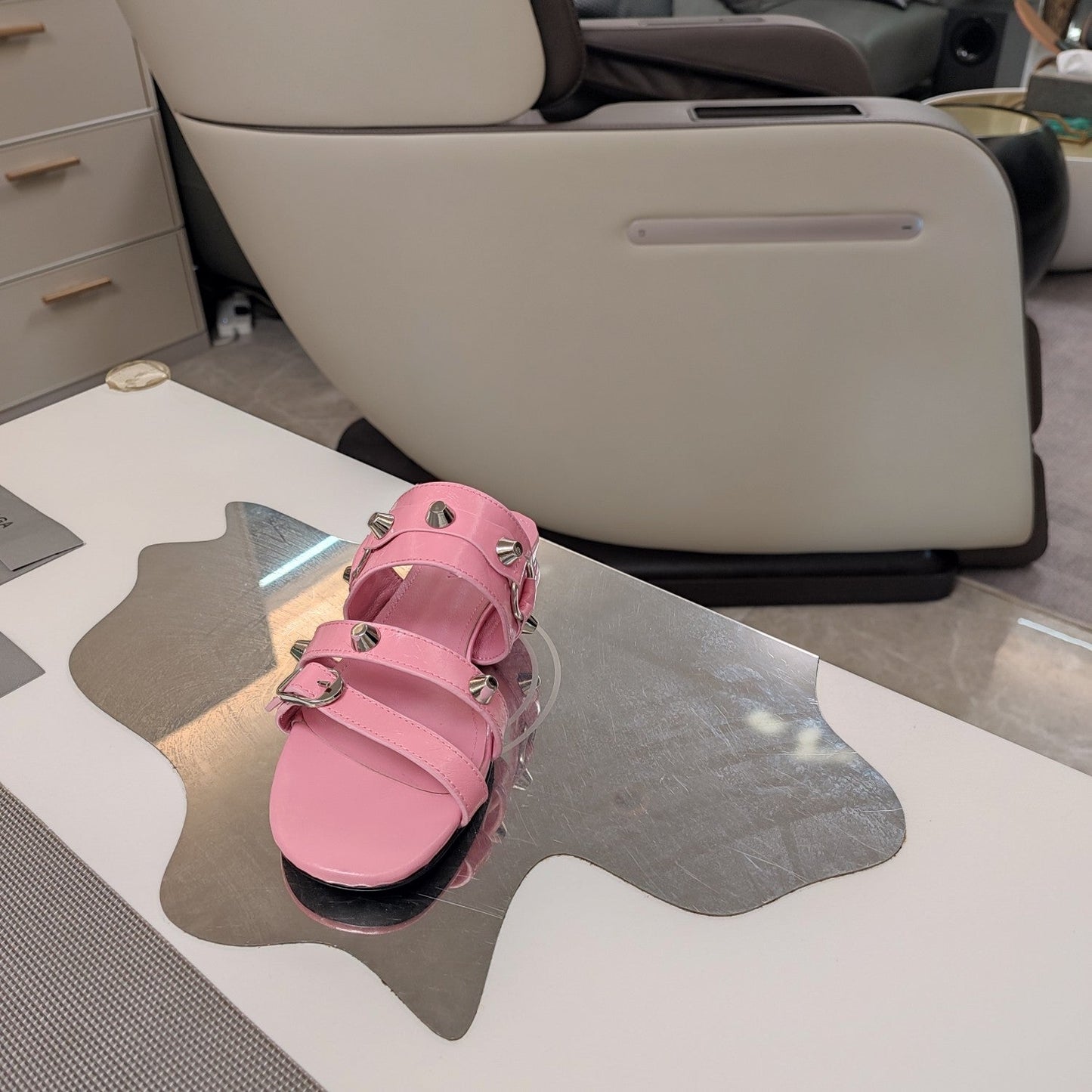 Balanciaga STRAPPY FLAT SANDALS IN WEWAK PINK STUDDED WAX-OIL SHEEPSKIN