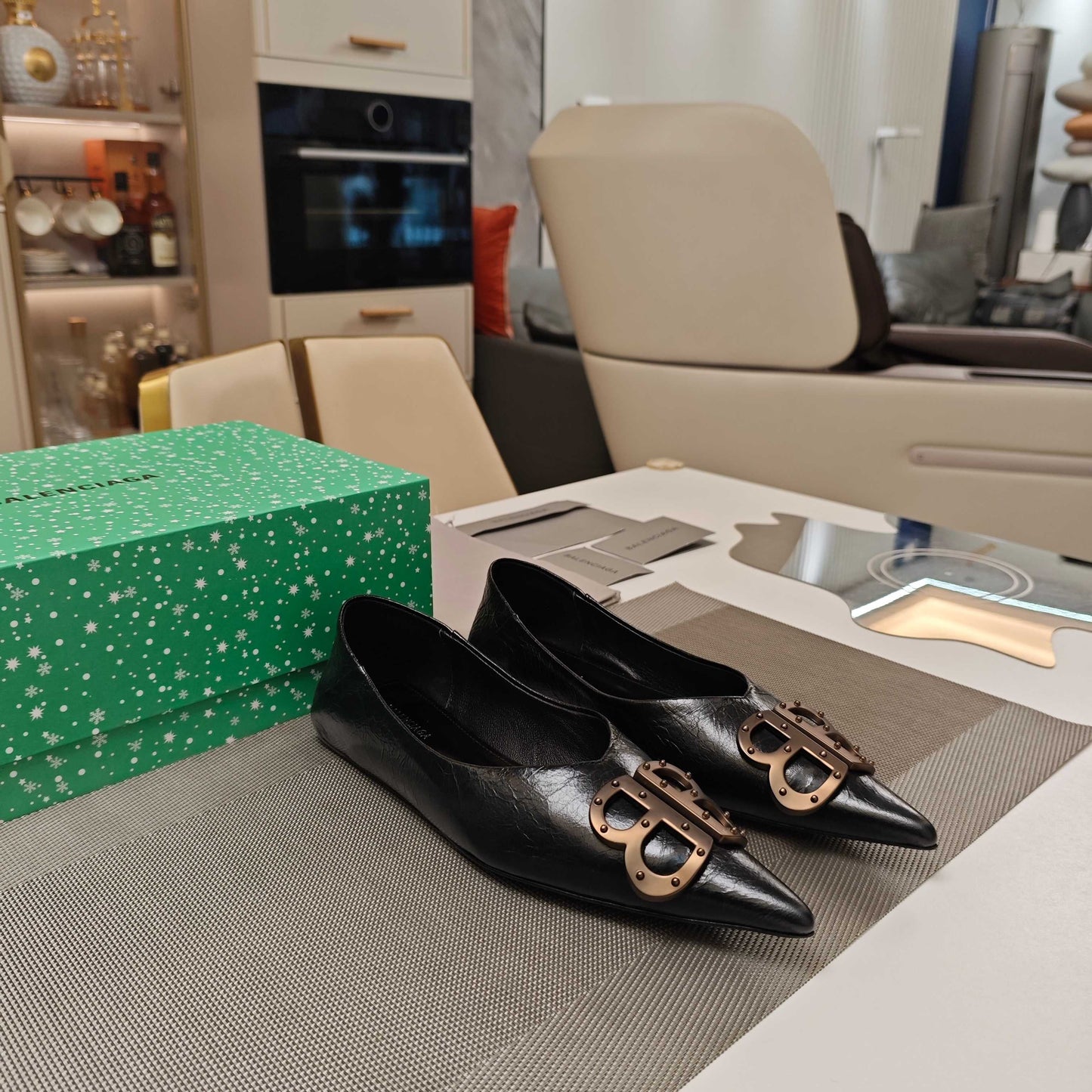 Balanciaga POINTED BALLET FLATS IN BLACK SHINY CRACKED SHEEPSKIN