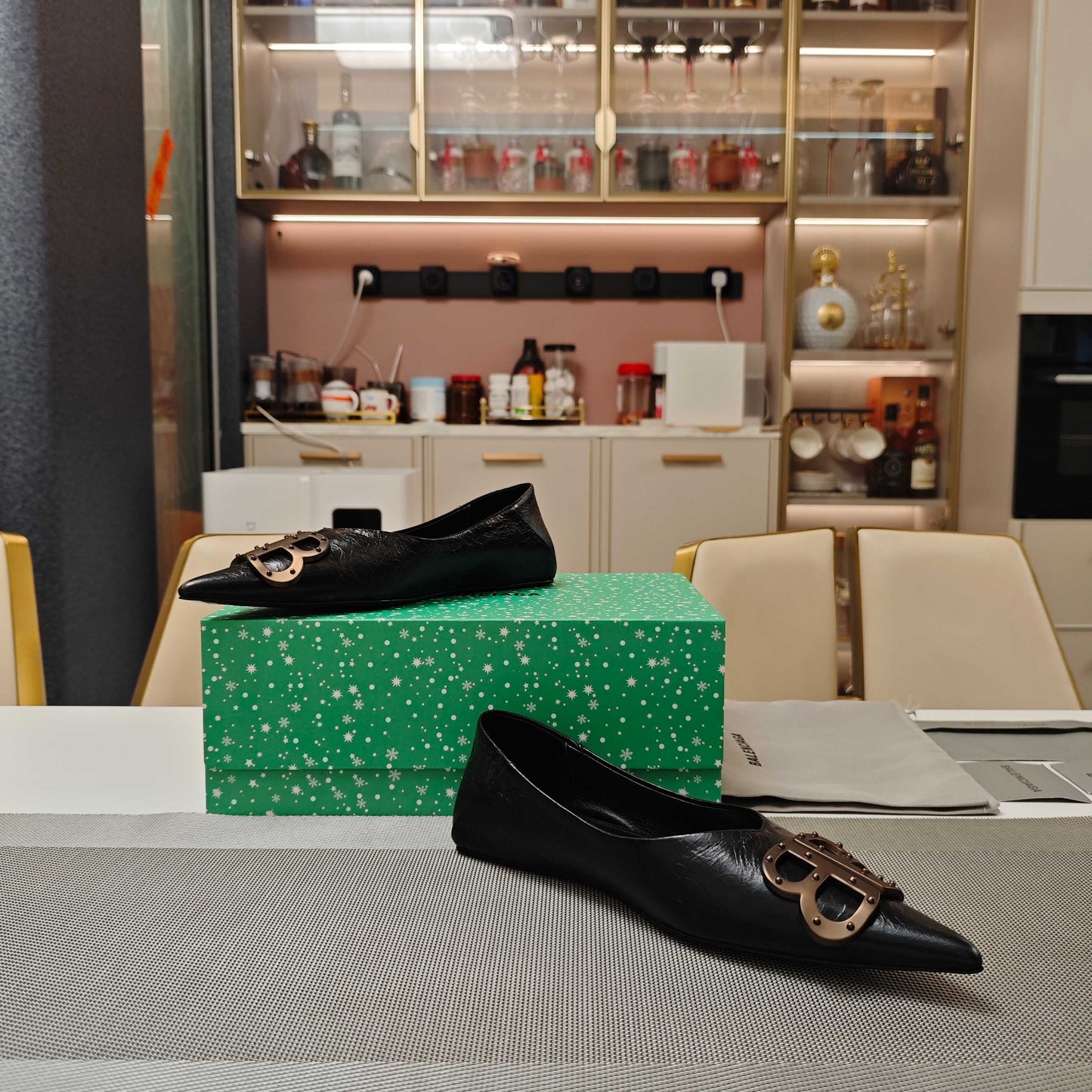 Balanciaga POINTED BALLET FLATS IN BLACK SHINY CRACKED SHEEPSKIN