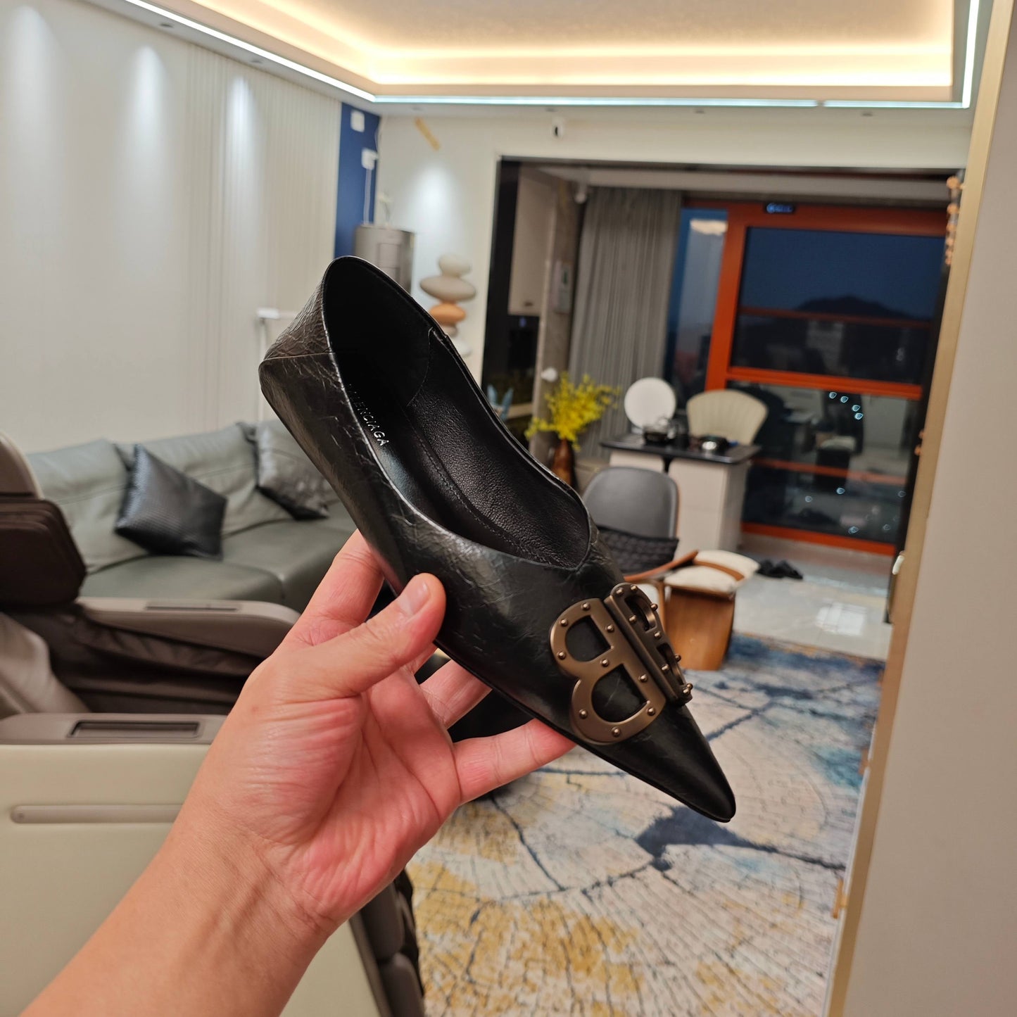 Balanciaga POINTED BALLET FLATS IN BLACK SHINY CRACKED SHEEPSKIN