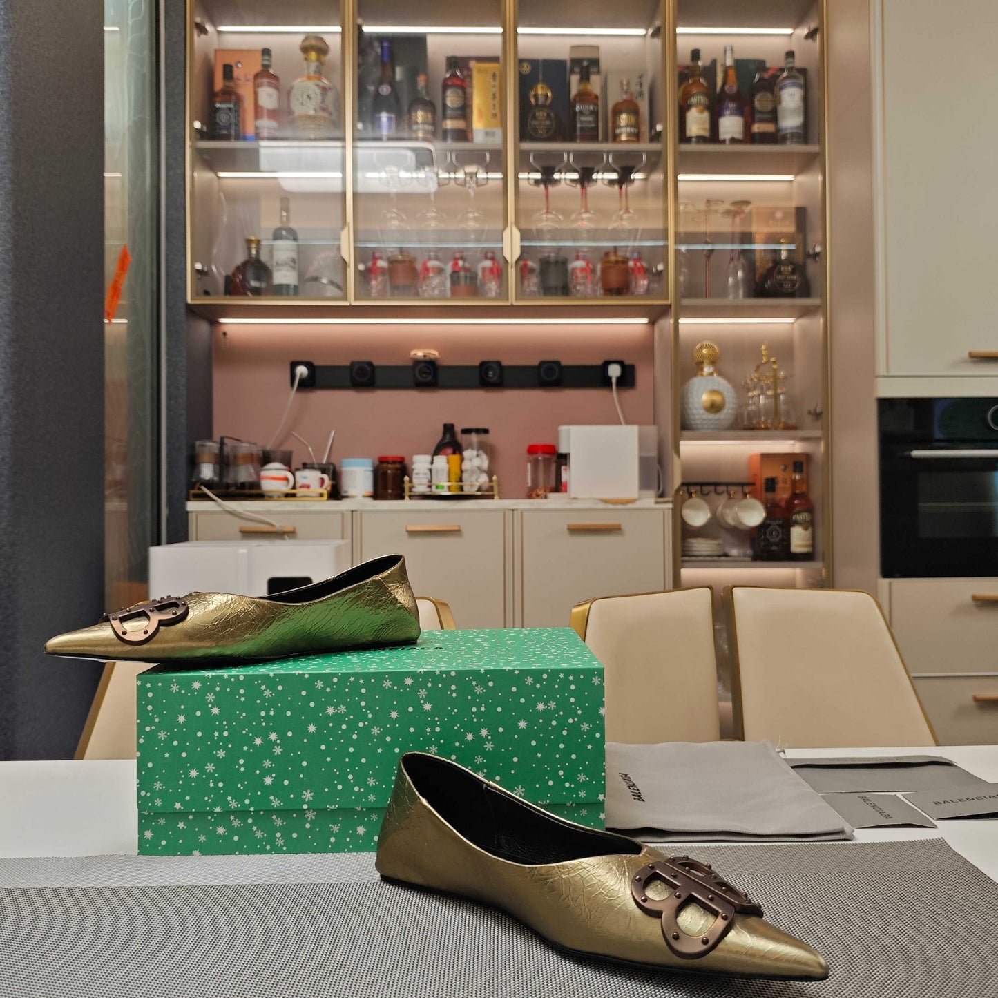 Balanciaga POINTED BALLET FLATS IN GOLD METALLIC SHINY CRACKED SHEEPSKIN