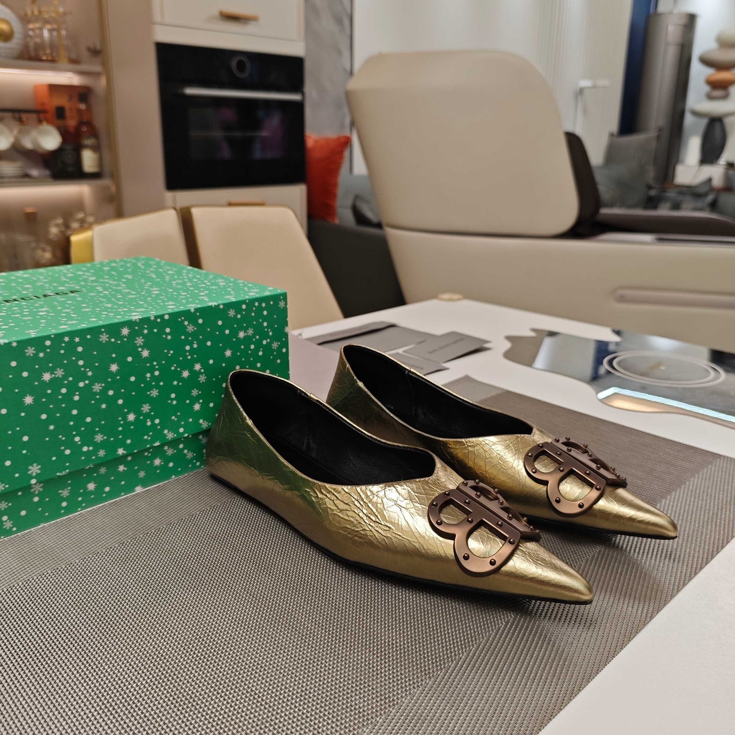 Balanciaga POINTED BALLET FLATS IN GOLD METALLIC SHINY CRACKED SHEEPSKIN