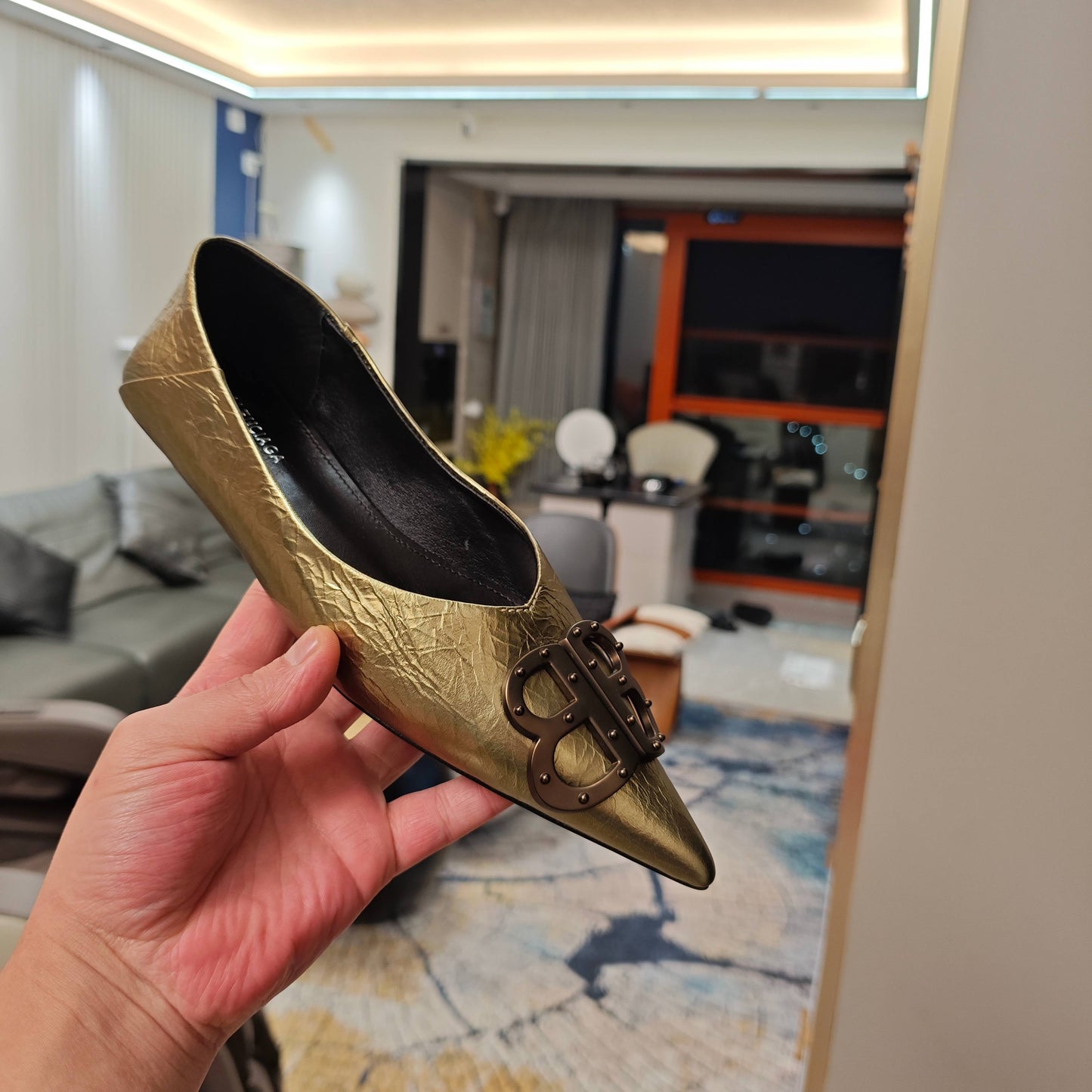 Balanciaga POINTED BALLET FLATS IN GOLD METALLIC SHINY CRACKED SHEEPSKIN