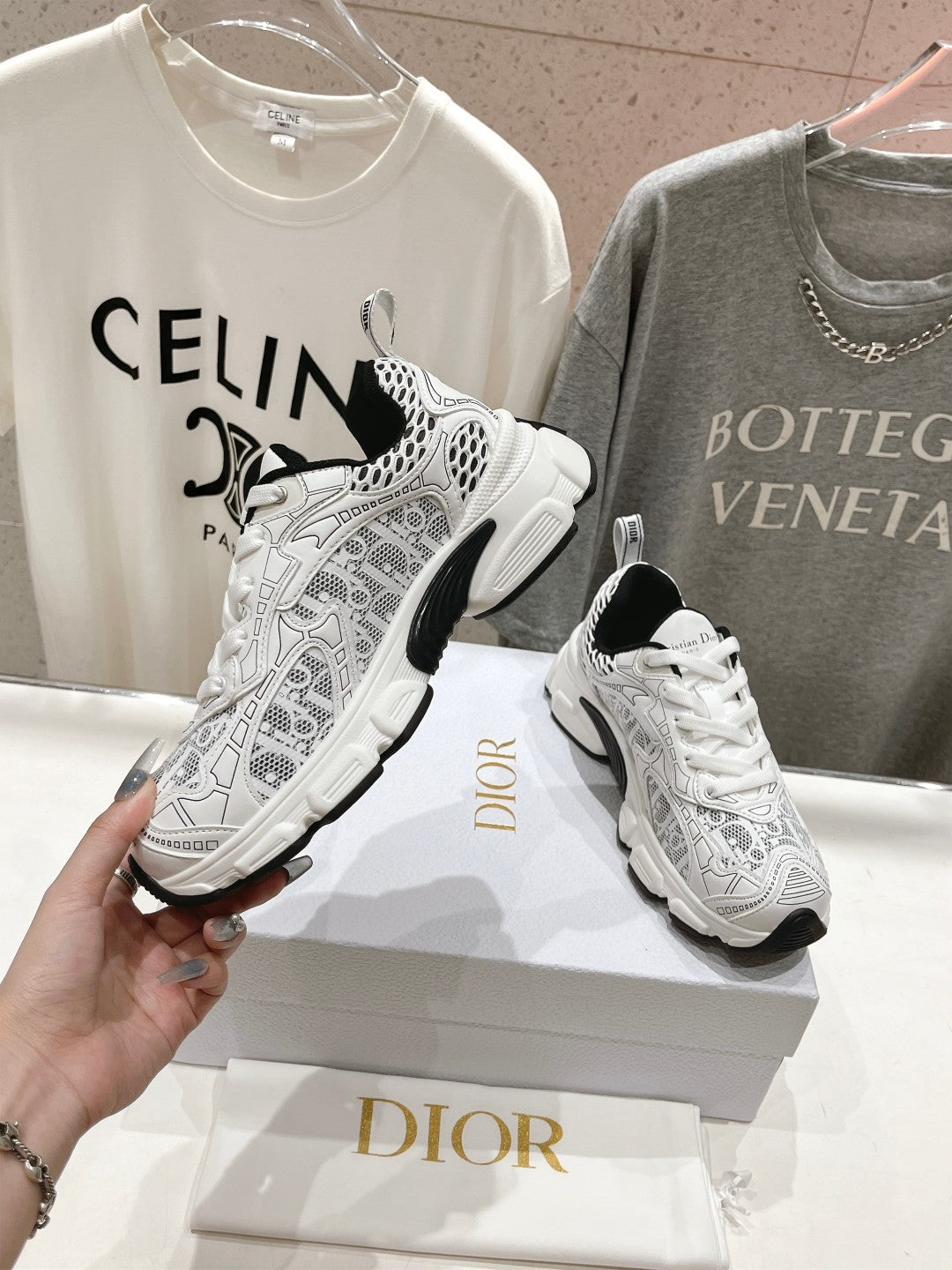 DIOR Vibe Sneaker White Black Polyester Mesh Fabric And Cowhide