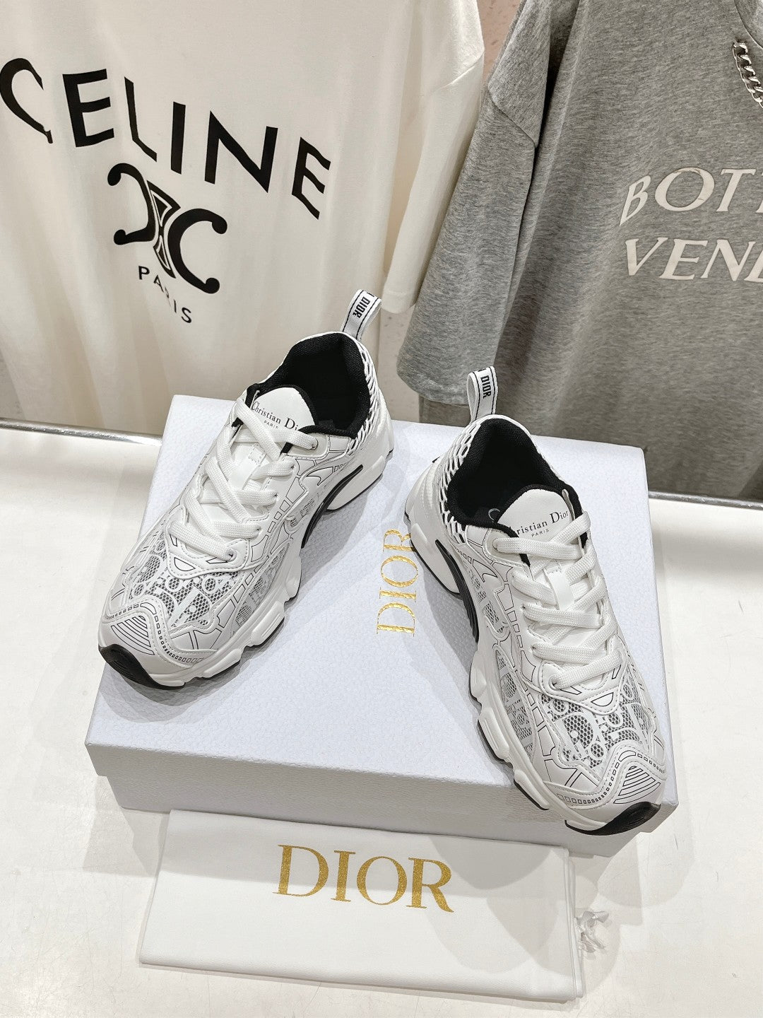 DIOR Vibe Sneaker White Black Polyester Mesh Fabric And Cowhide
