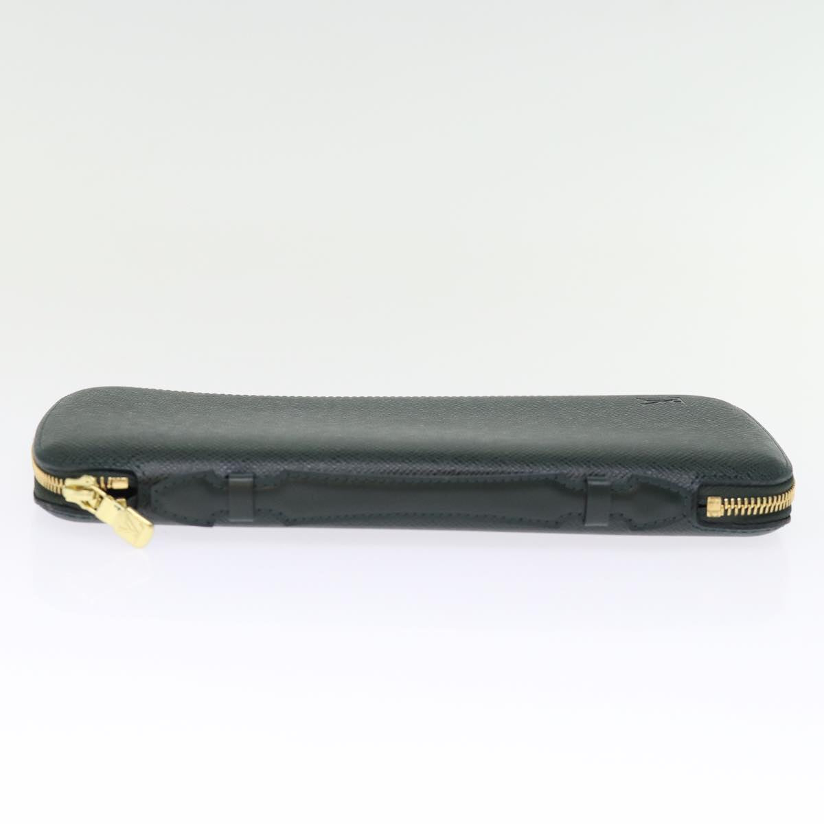 LOUIS VUITTON Taiga Organizer Atholl Travel Case Epicea M30654 LV th4904