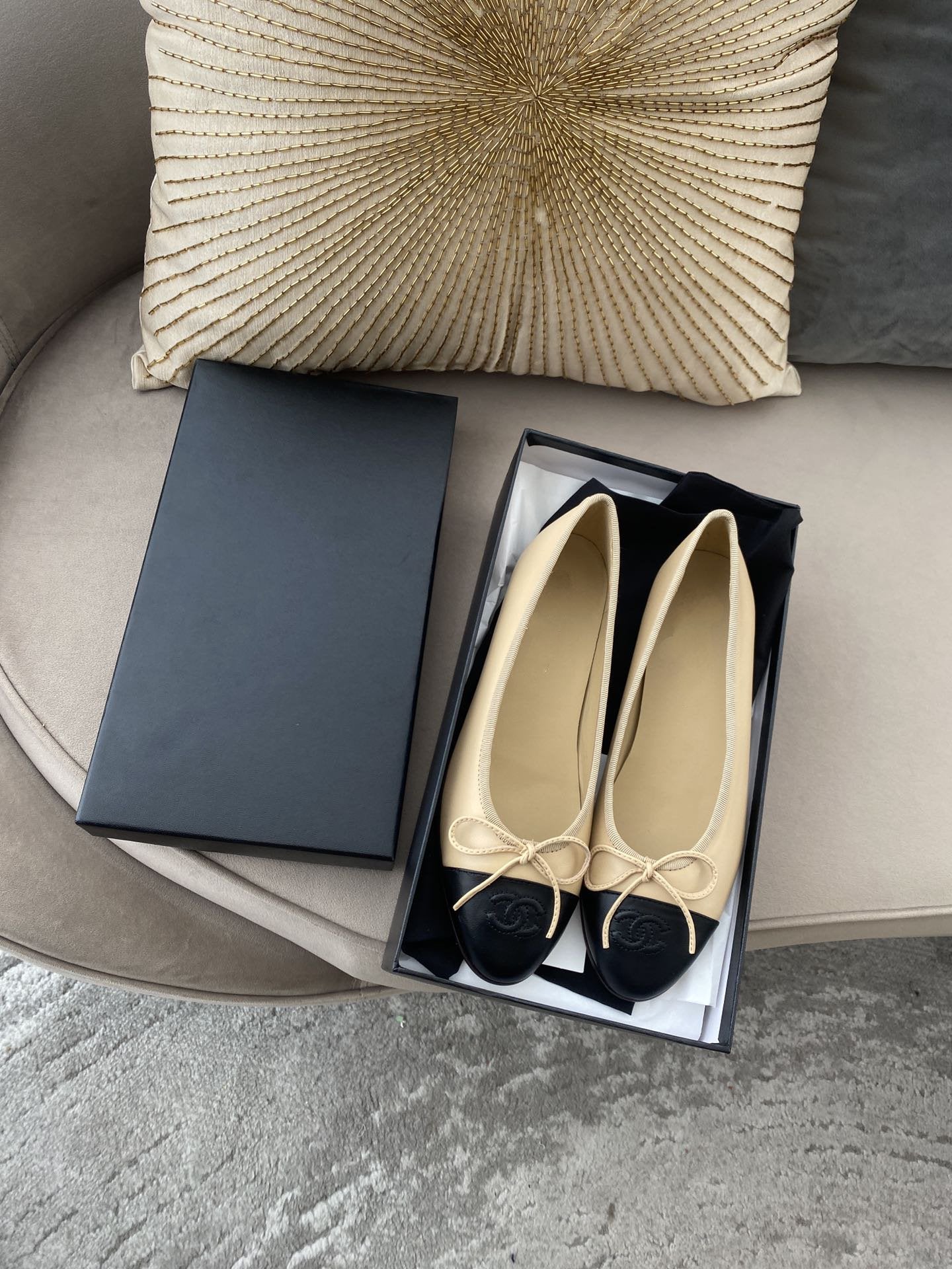 CHANEL ballet flats beige black lambskin