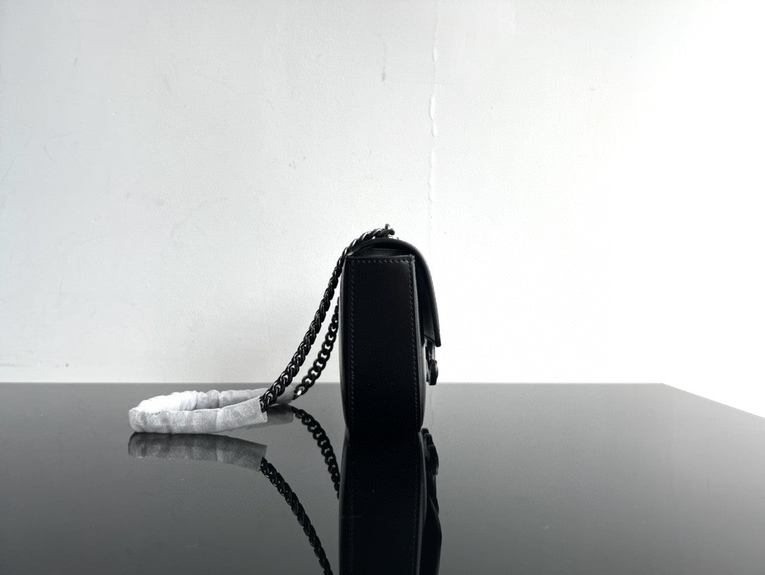 Celine CUIR TRIOMPHE 20 ALL BLACK CALFSKIN