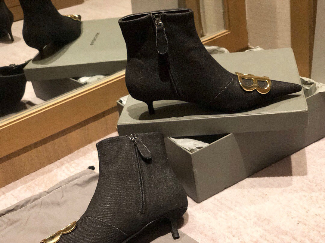 Balanciaga POINTED-TOE KITTEN HEEL 45 MM ANKLE BOOTS IN BLACK DENIM