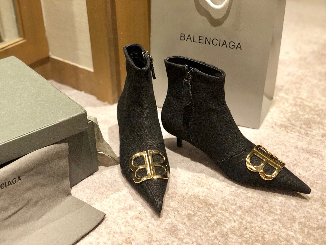 Balanciaga POINTED-TOE KITTEN HEEL 45 MM ANKLE BOOTS IN BLACK DENIM