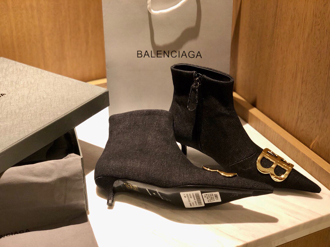 Balanciaga POINTED-TOE KITTEN HEEL 45 MM ANKLE BOOTS IN BLACK DENIM
