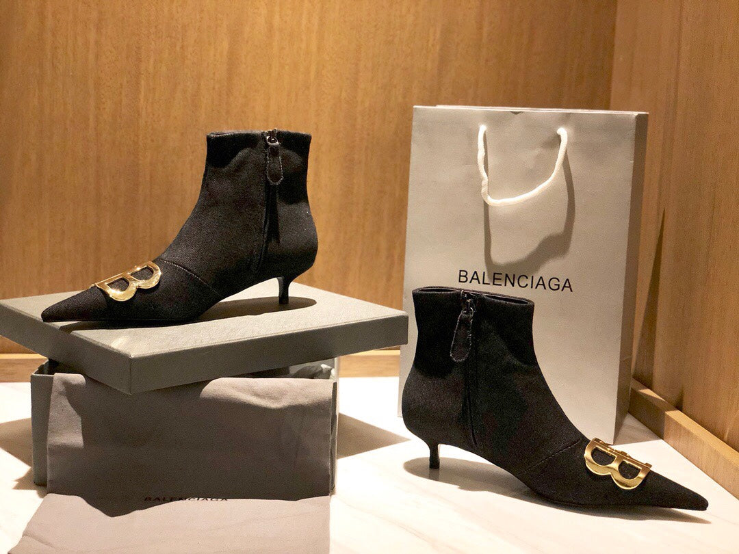 Balanciaga POINTED-TOE KITTEN HEEL 45 MM ANKLE BOOTS IN BLACK DENIM