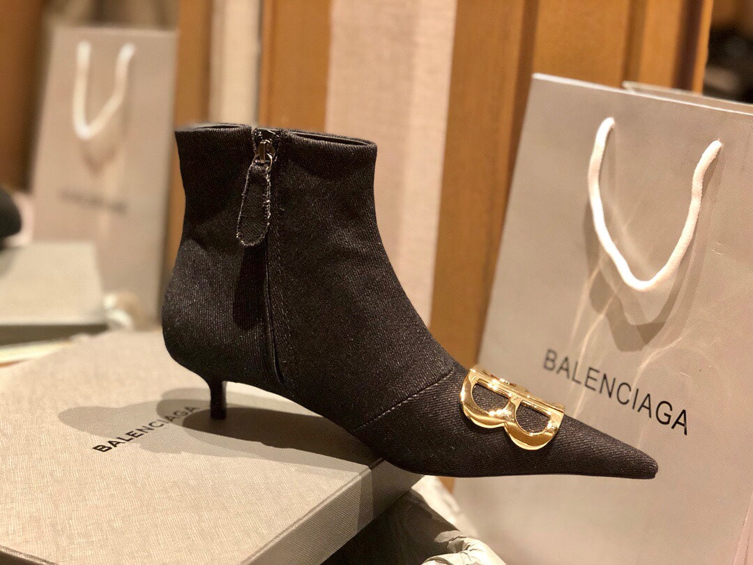 Balanciaga POINTED-TOE KITTEN HEEL 45 MM ANKLE BOOTS IN BLACK DENIM
