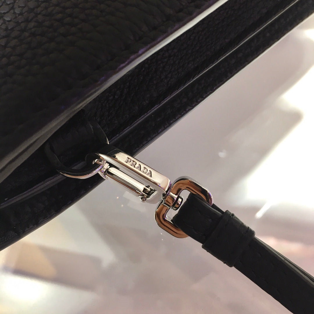 PRADA CLUTCH 26 IN BLACK GRAINED CALFSKIN TRIANGLE LOGO