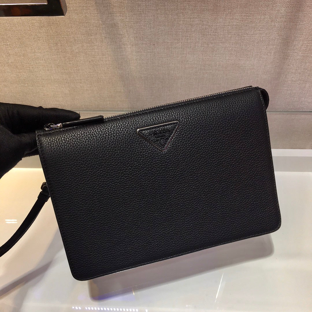 PRADA CLUTCH 26 IN BLACK GRAINED CALFSKIN TRIANGLE LOGO