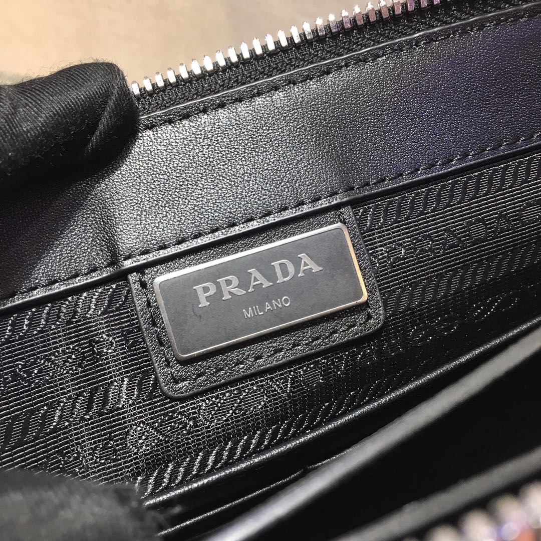 PRADA CLUTCH 26 IN BLACK GRAINED CALFSKIN TRIANGLE LOGO