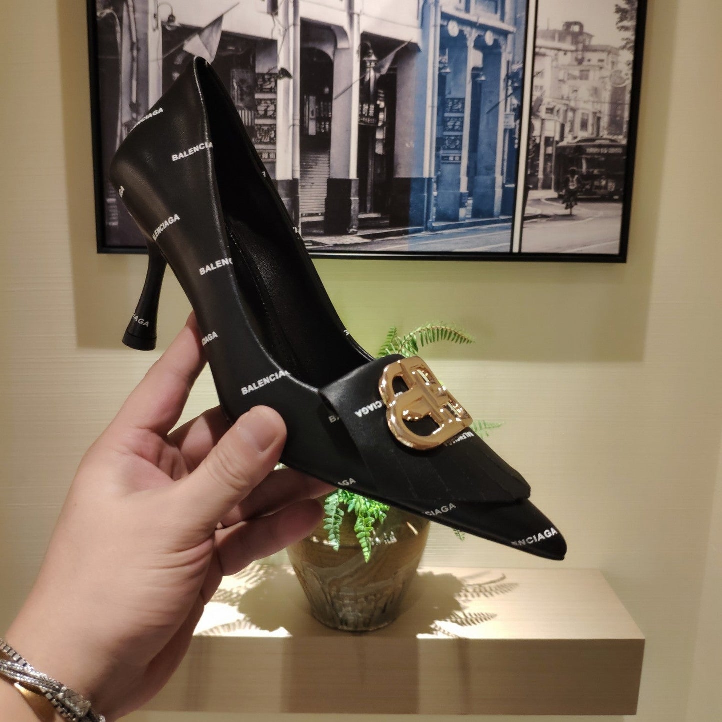 Balanciaga POINTED TOE PUMPS BLACK WITH LOGO PRINT SMOOTH CALFSKIN