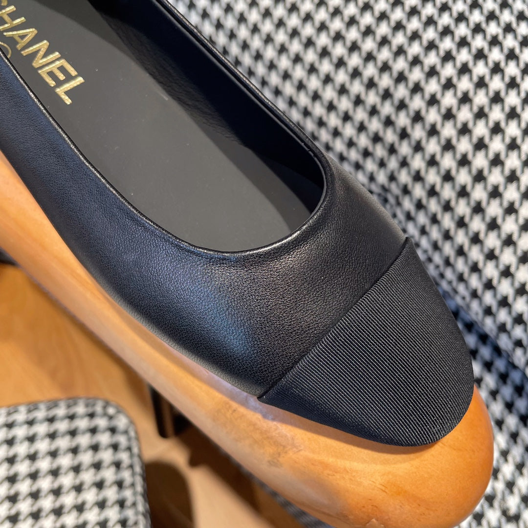 CHANEL Ballet 20MM In Black Lambskin 144350