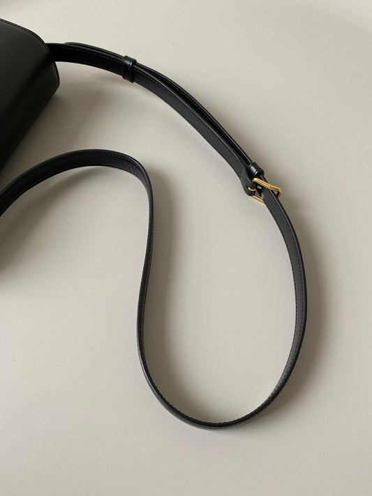 Celine CLASSIQUE TRIOMPHE 22 ALL BLACK CALFSKIN