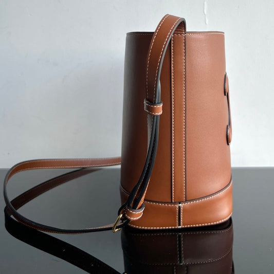 Celine BUCKET CUIR TRIOMPHE 24 GINGGERBREAD BROWN CALFSKIN