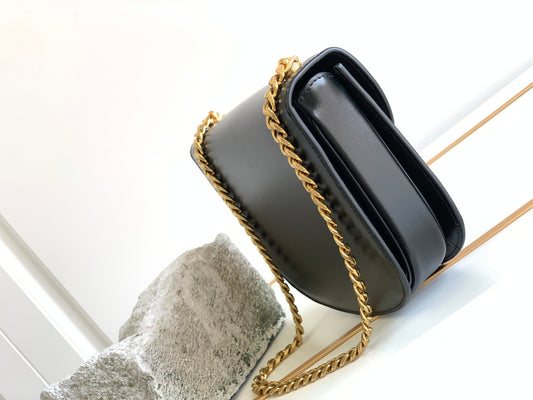 Celine teen besace triomphe 18.5 black calfskin with chain
