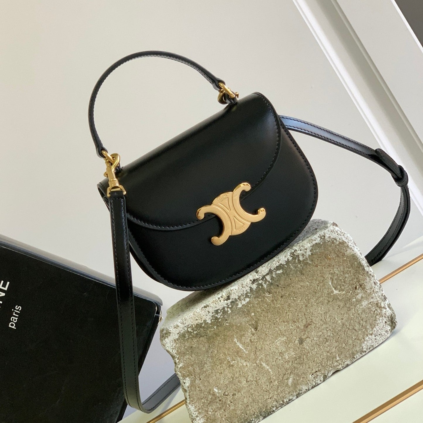 Celine TEEN CHAIN BESACE TRIOMPHE 15.5CM BLACK CALFSKIN