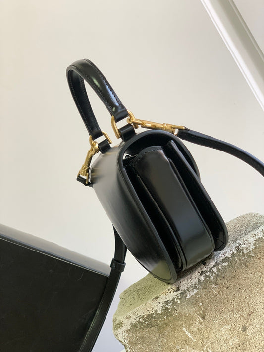 Celine TEEN CHAIN BESACE TRIOMPHE 15.5CM BLACK CALFSKIN