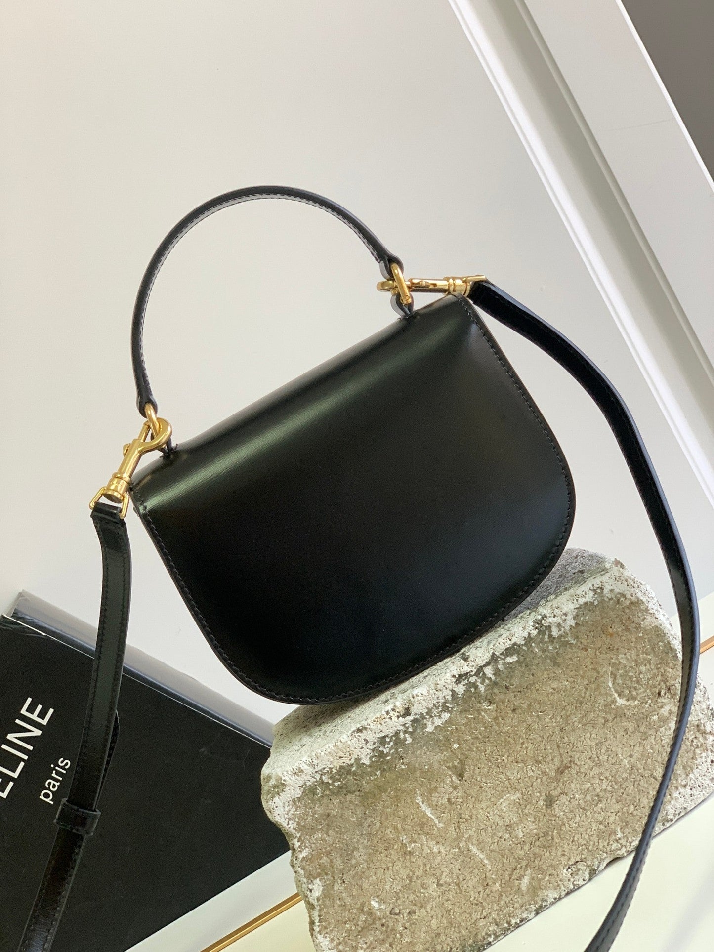 Celine TEEN CHAIN BESACE TRIOMPHE 15.5CM BLACK CALFSKIN