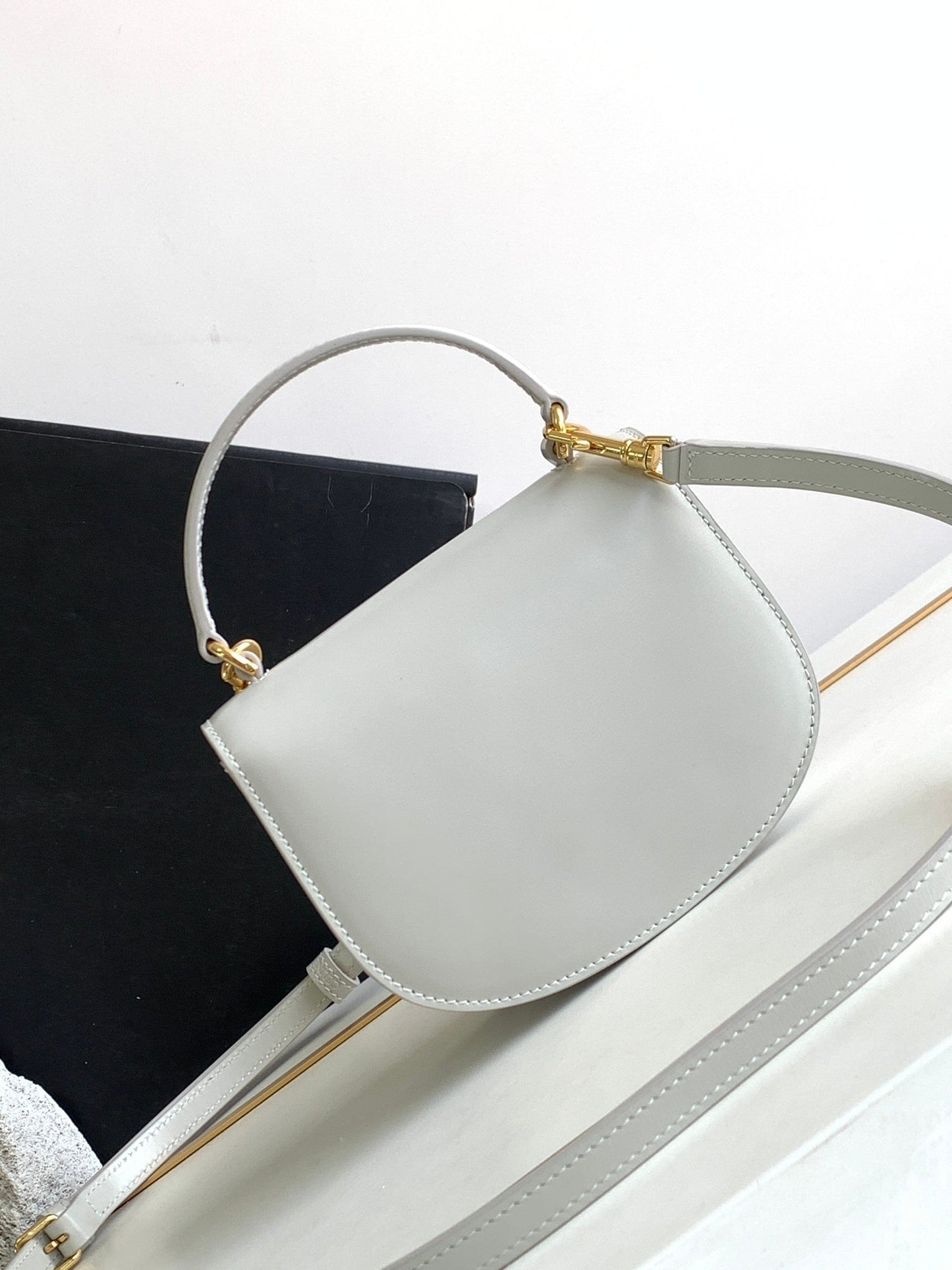 Celine TEEN CHAIN BESACE TRIOMPHE 15.5CM GREY CALFSKIN