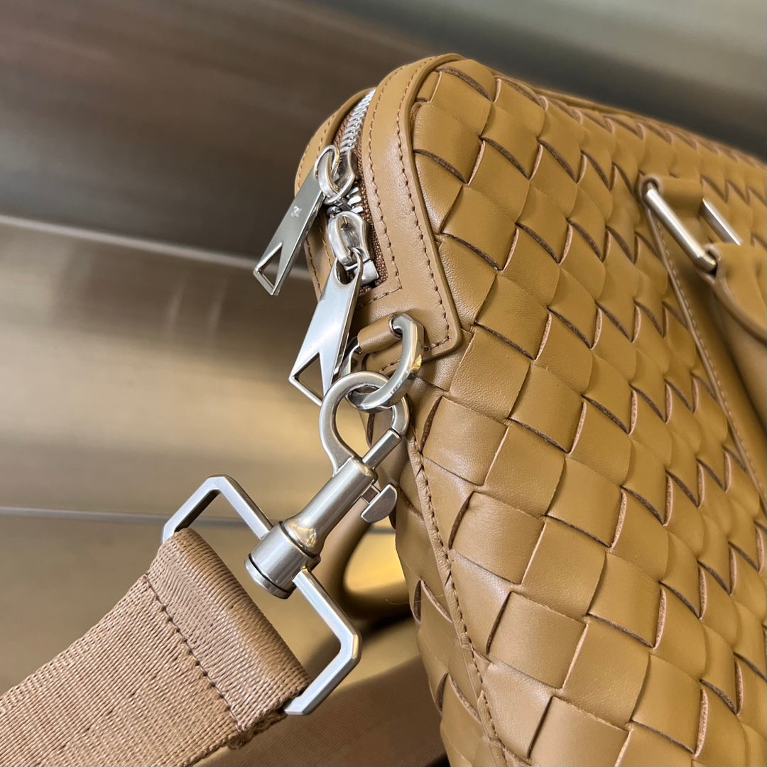 Bottega Veneta SLIM INTRECCIATO BRIEFCASE 36 CARAMEL BROWN CALFSKIN