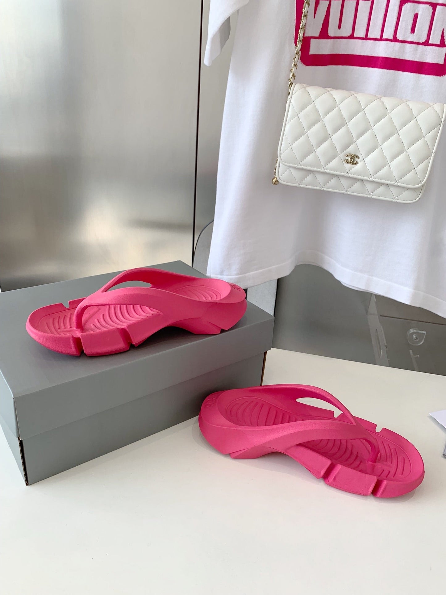 Balanciaga THONG SANDALS IN CABARET PINK RUBBER