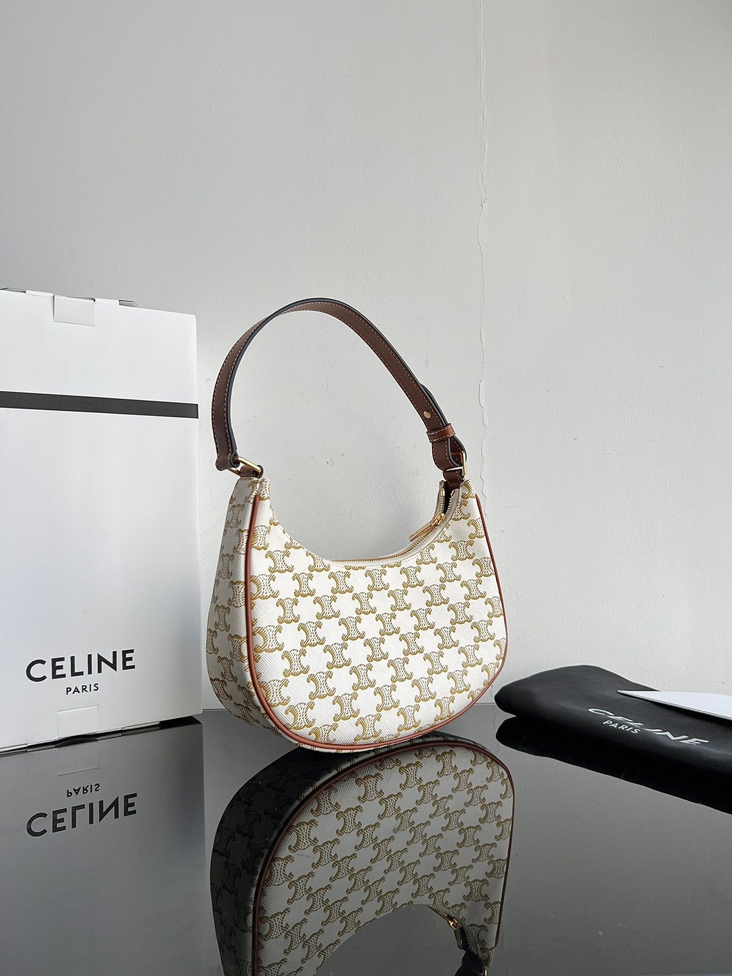 Celine TRIPHOME 23 COWHIDE WHITE CARO