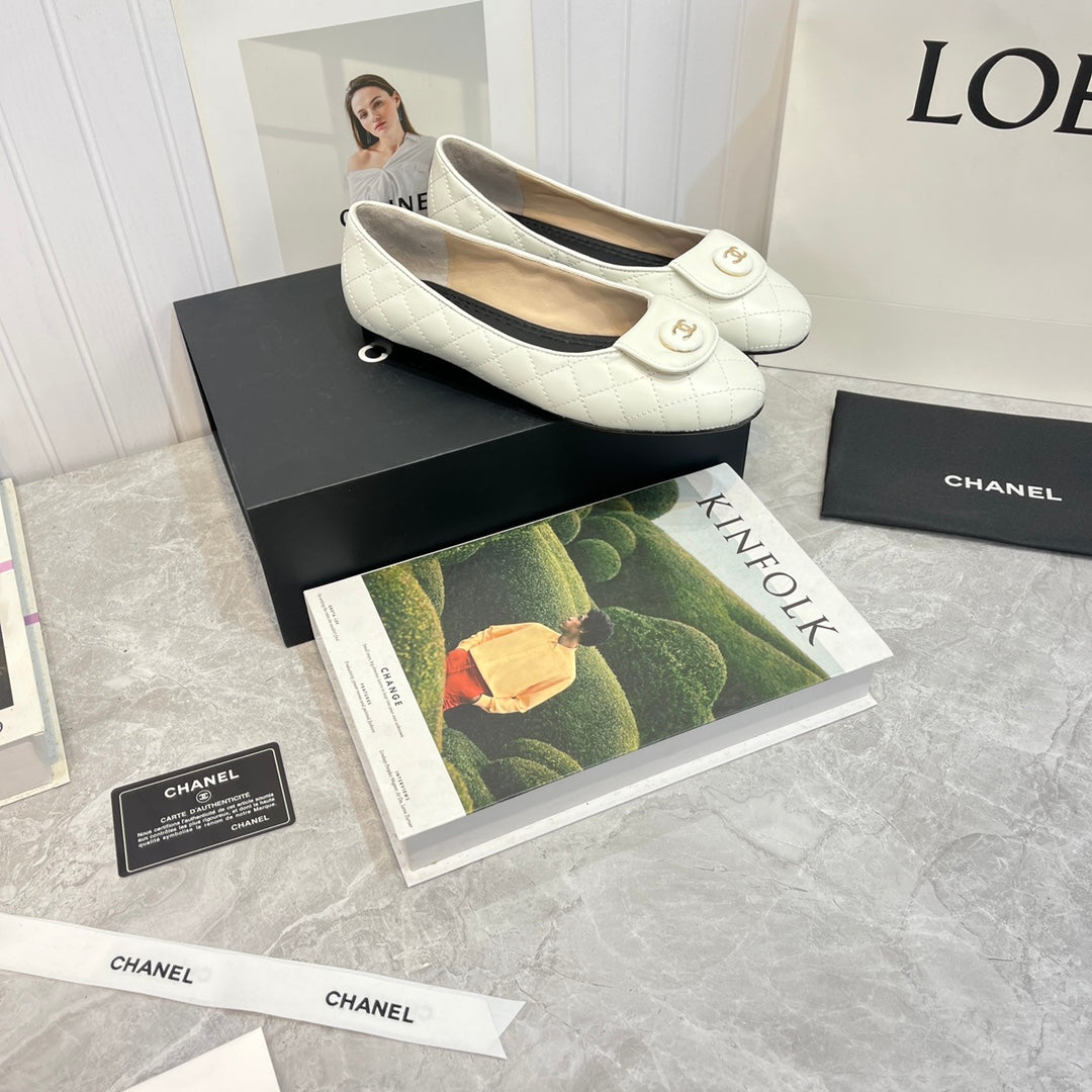 CHANEL ballet flat white black quilted calfskin