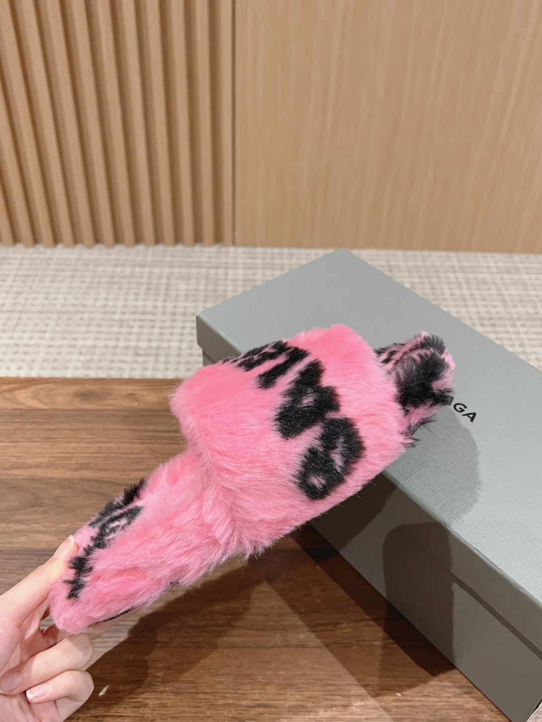 Balanciaga LAMB WOOL SLIPPER PINK AND BLACK
