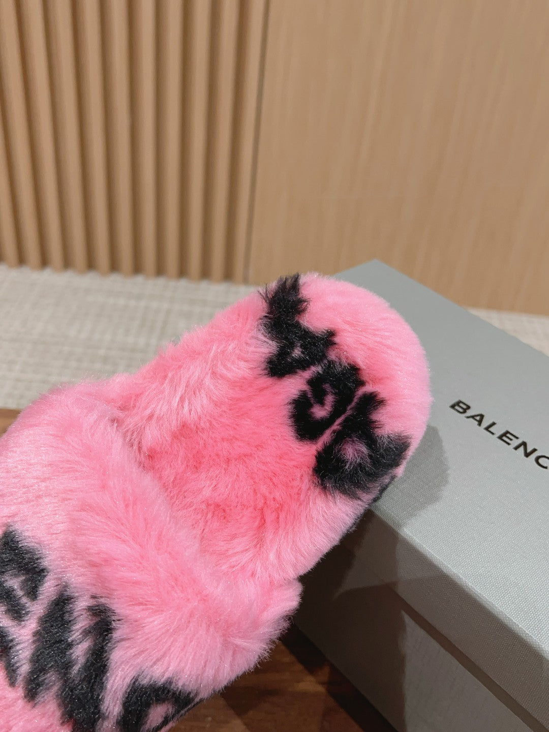Balanciaga LAMB WOOL SLIPPER PINK AND BLACK