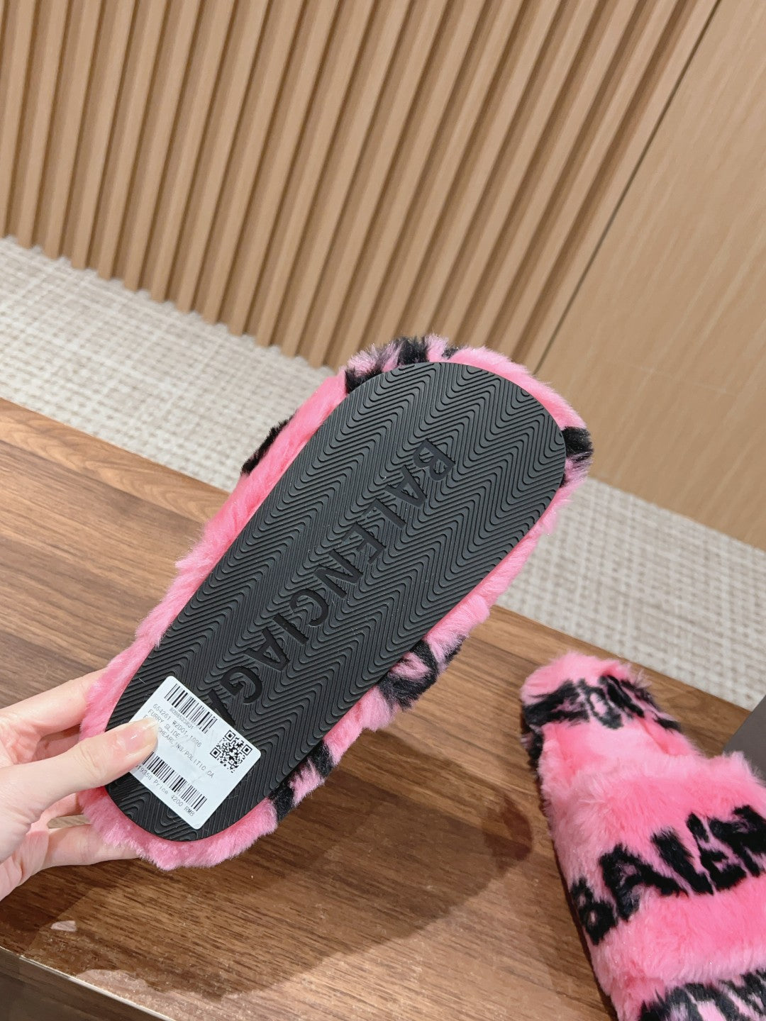 Balanciaga LAMB WOOL SLIPPER PINK AND BLACK