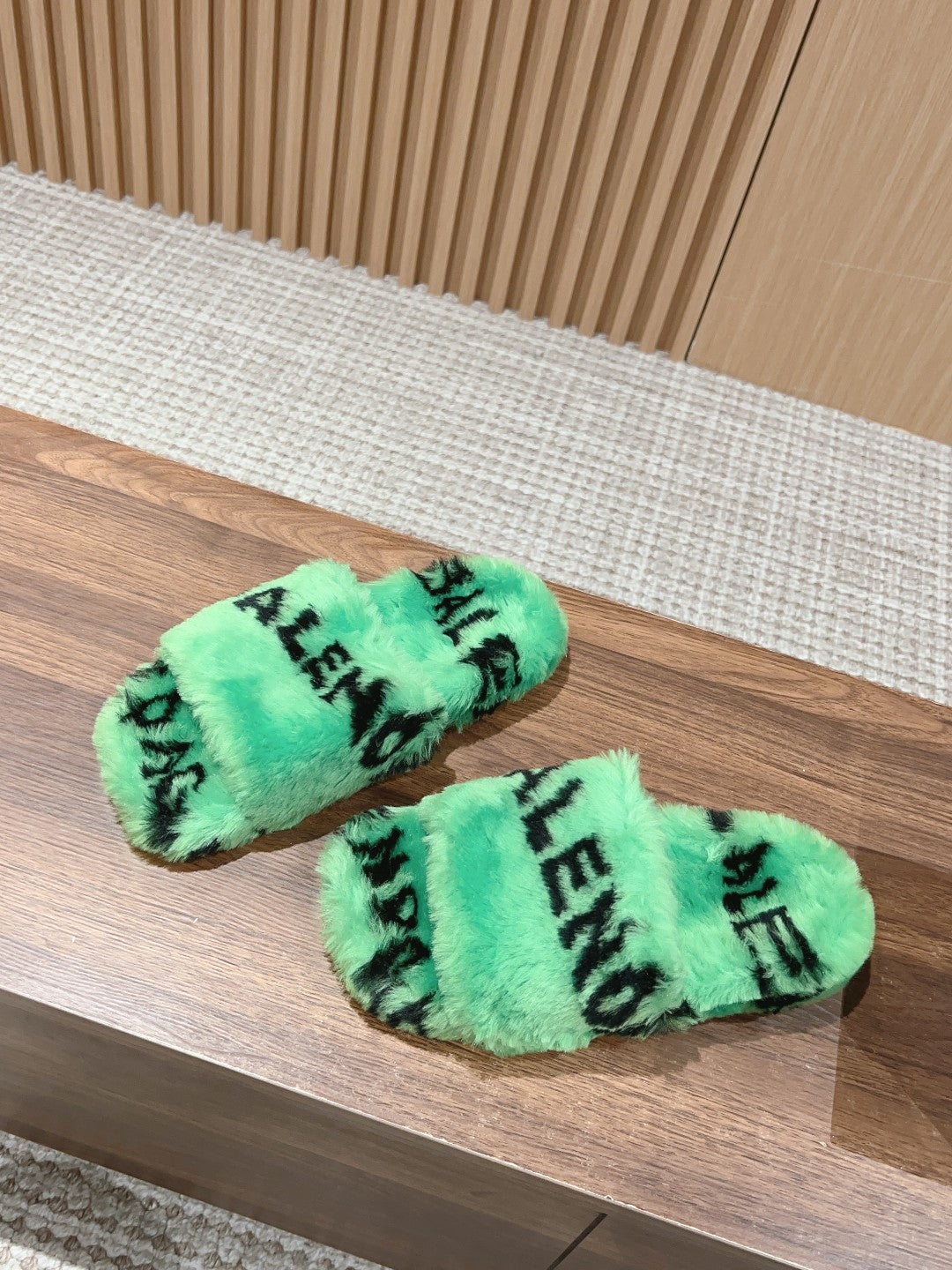 Balanciaga LAMB WOOL SLIPPER GREEN AND BLACK
