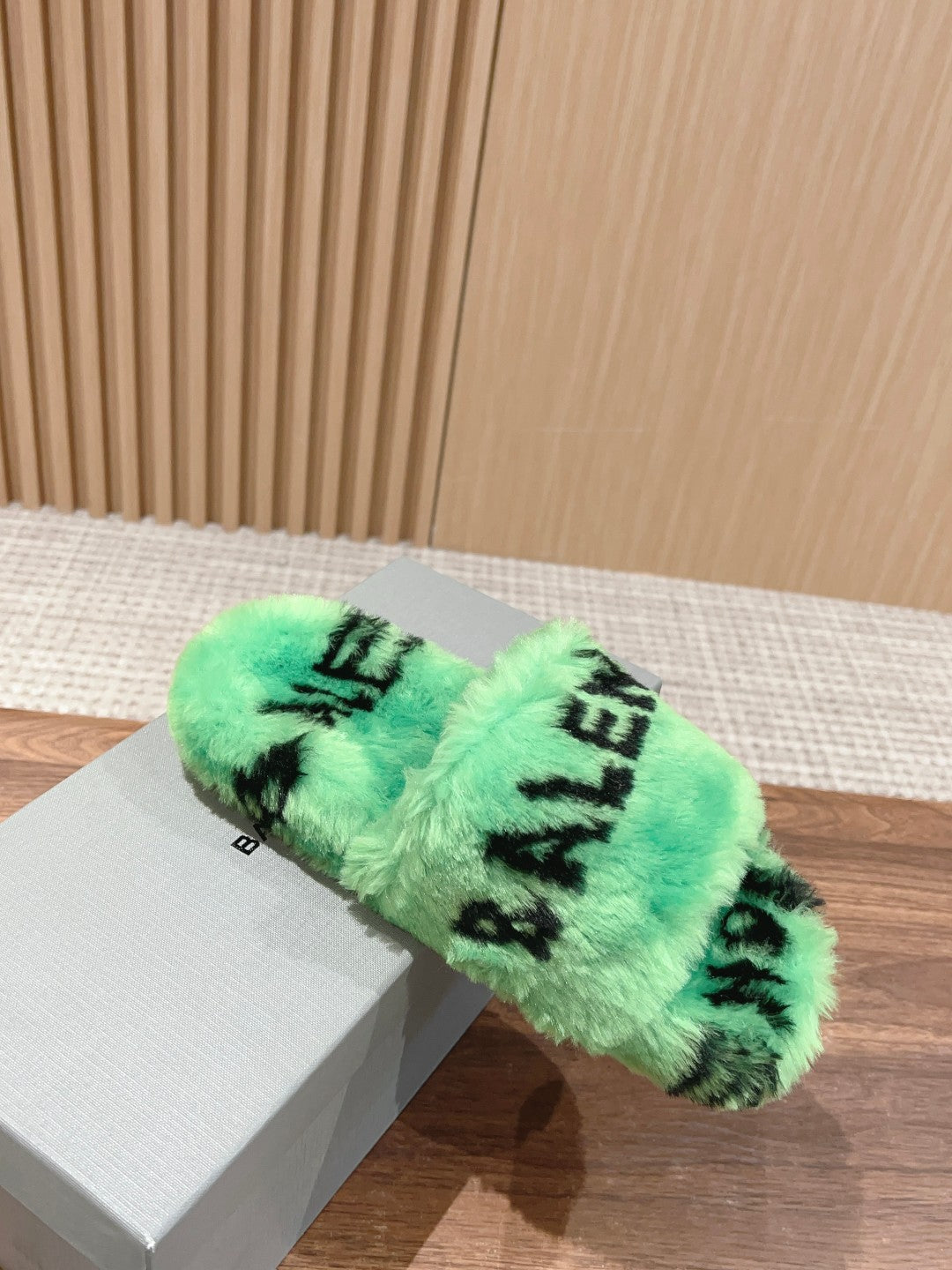 Balanciaga LAMB WOOL SLIPPER GREEN AND BLACK