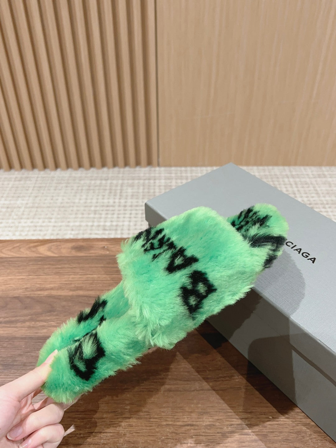 Balanciaga LAMB WOOL SLIPPER GREEN AND BLACK