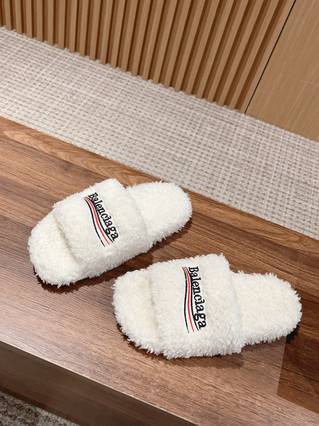 Balanciaga FURRY SLIDES IN WHITE CURLY SHEARLING