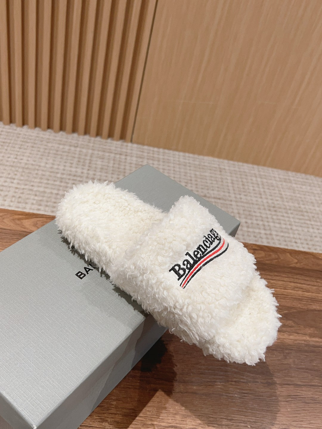 Balanciaga FURRY SLIDES IN WHITE CURLY SHEARLING