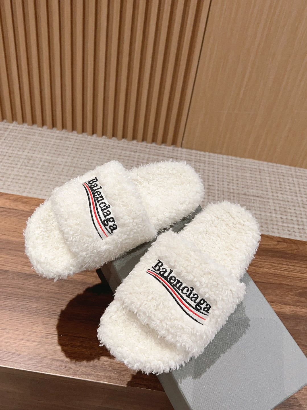 Balanciaga FURRY SLIDES IN WHITE CURLY SHEARLING