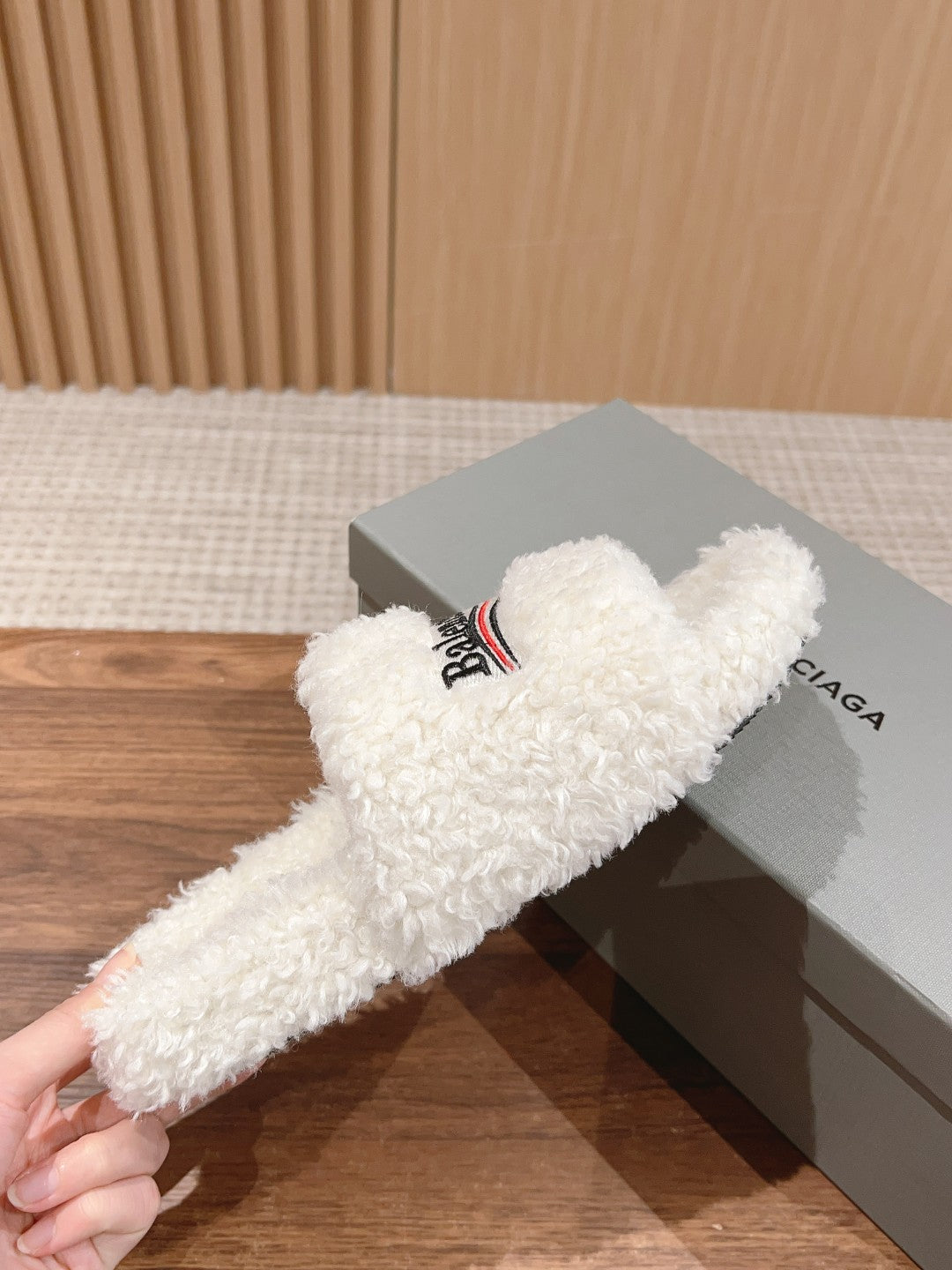 Balanciaga FURRY SLIDES IN WHITE CURLY SHEARLING