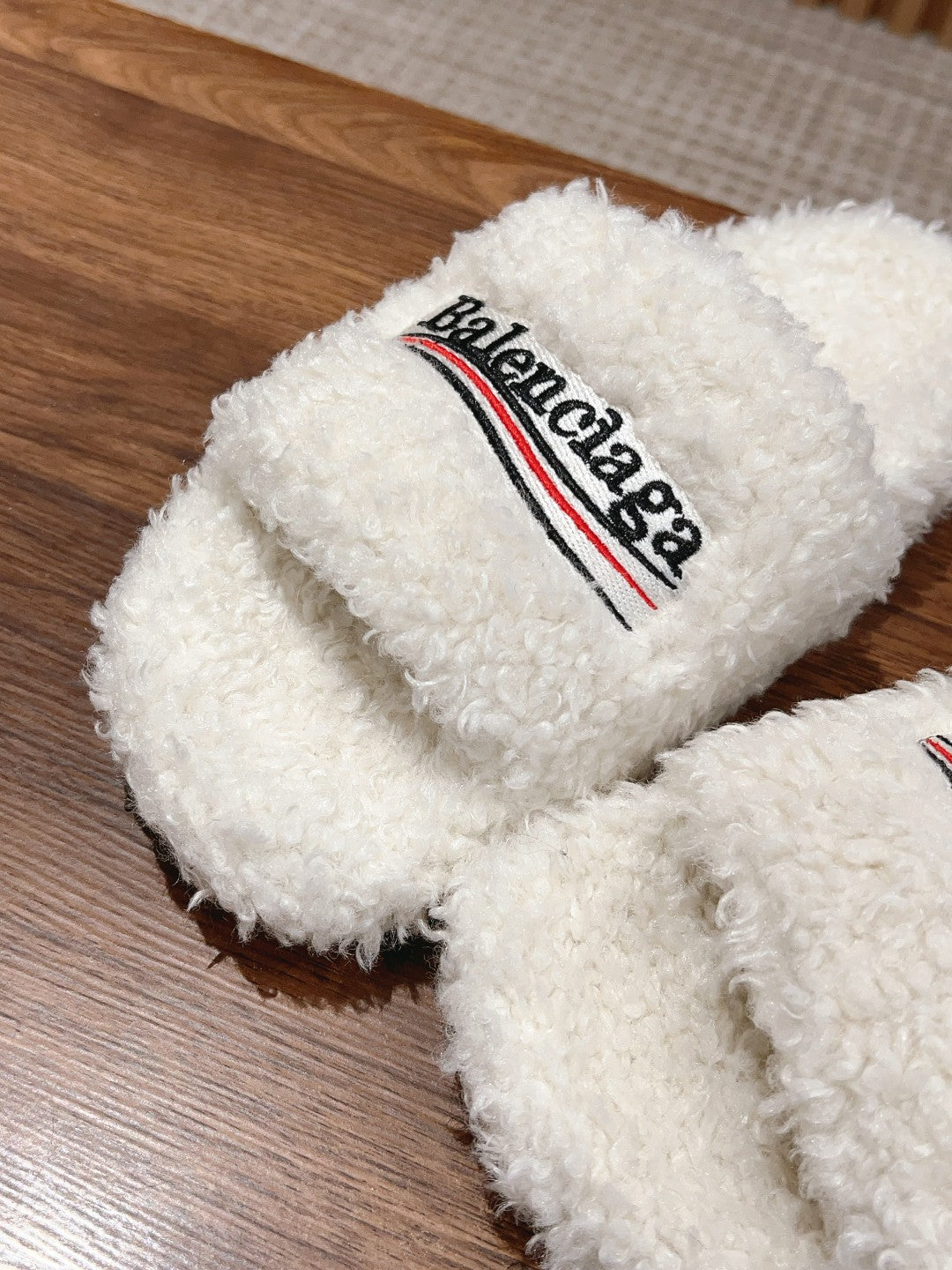 Balanciaga FURRY SLIDES IN WHITE CURLY SHEARLING