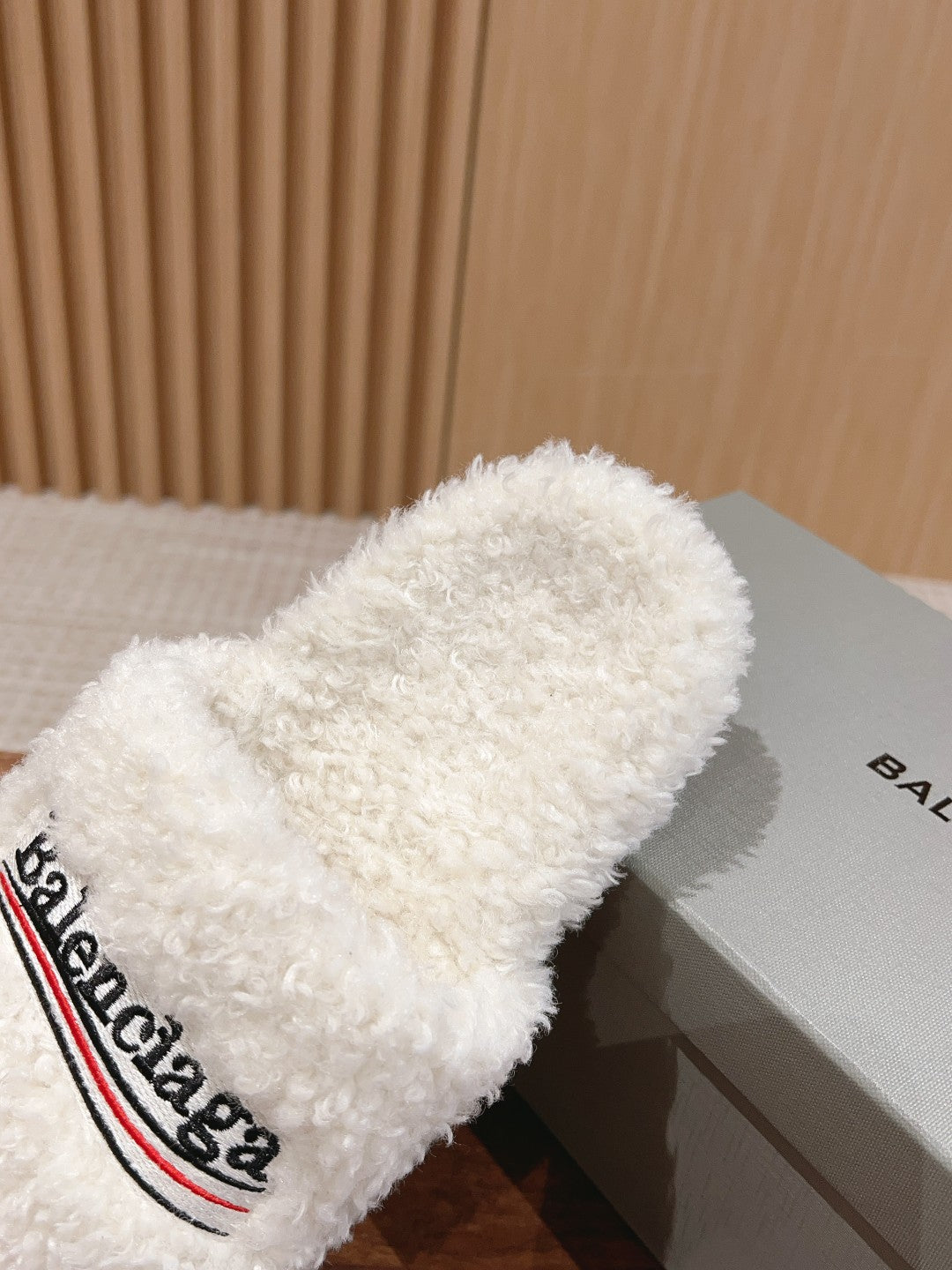 Balanciaga FURRY SLIDES IN WHITE CURLY SHEARLING