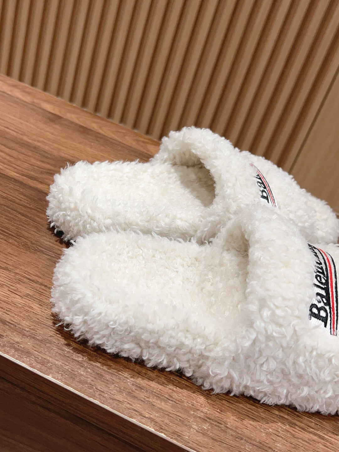 Balanciaga FURRY SLIDES IN WHITE CURLY SHEARLING