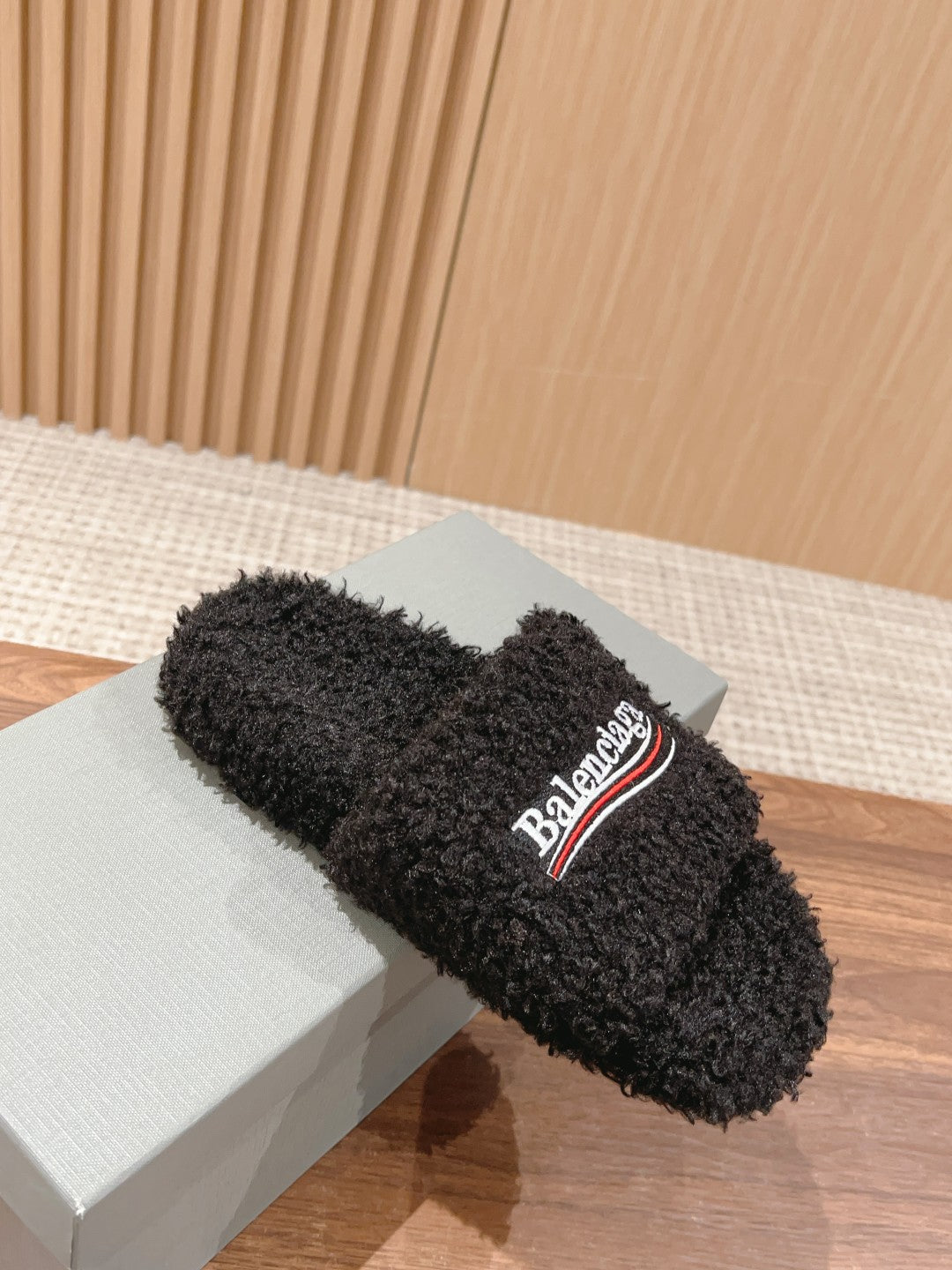 Balanciaga FURRY SLIDES IN BLACK CURLY SHEARLING
